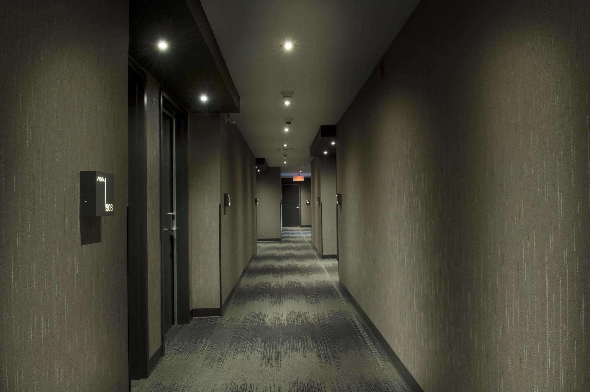 Ramada By Wyndham Laval Hotell Exteriör bild